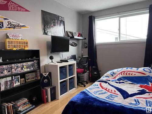 66 Grosvenor Boulevard, St. Albert, AB - Indoor Photo Showing Bedroom