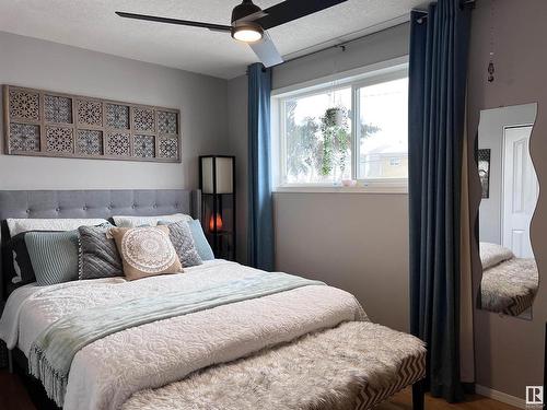 66 Grosvenor Boulevard, St. Albert, AB - Indoor Photo Showing Bedroom