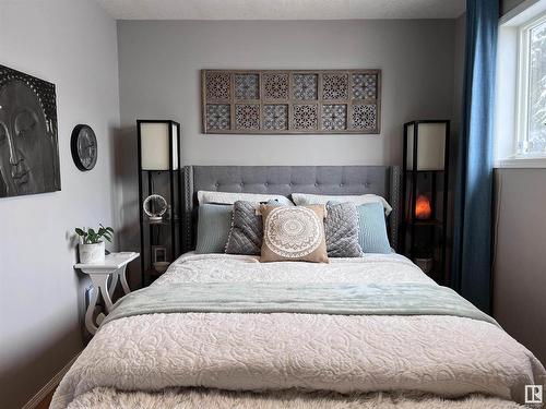 66 Grosvenor Boulevard, St. Albert, AB - Indoor Photo Showing Bedroom