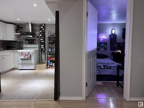 66 Grosvenor Boulevard, St. Albert, AB - Indoor Photo Showing Kitchen