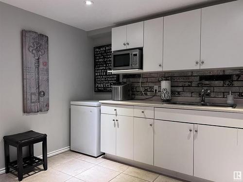 66 Grosvenor Boulevard, St. Albert, AB - Indoor Photo Showing Kitchen With Double Sink