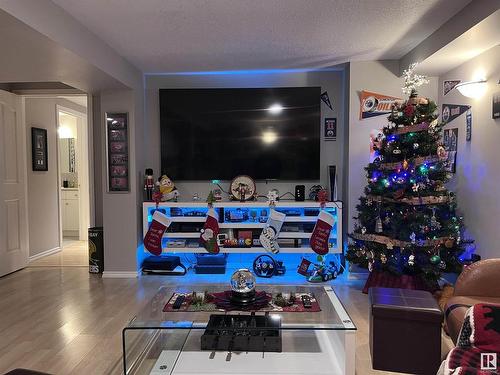 66 Grosvenor Boulevard, St. Albert, AB - Indoor Photo Showing Living Room