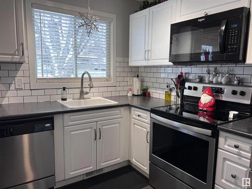 66 Grosvenor Boulevard, St. Albert, AB - Indoor Photo Showing Kitchen With Upgraded Kitchen