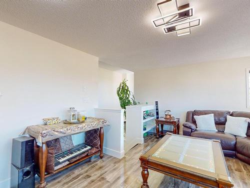 503 89 St, Edmonton, AB - Indoor Photo Showing Living Room