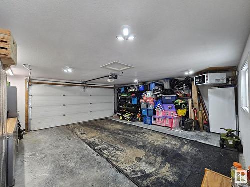 4135 43 Avenue, Drayton Valley, AB - Indoor Photo Showing Garage