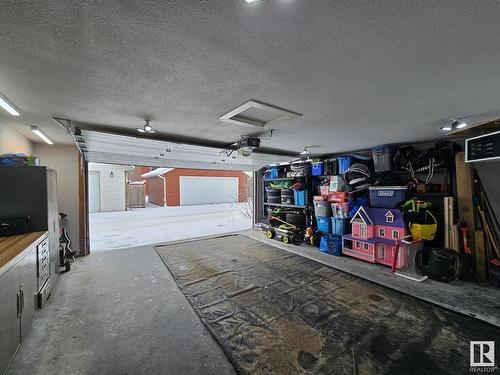 4135 43 Avenue, Drayton Valley, AB - Indoor Photo Showing Garage