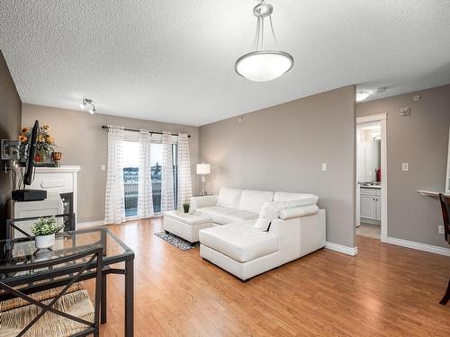 404A 6 Spruce Ridge Drive, Spruce Grove, AB - Indoor Photo Showing Living Room