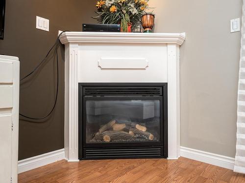 404A 6 Spruce Ridge Drive, Spruce Grove, AB - Indoor Photo Showing Living Room With Fireplace