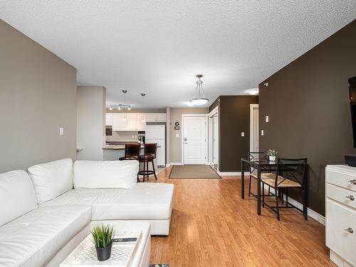 404A 6 Spruce Ridge Drive, Spruce Grove, AB - Indoor Photo Showing Living Room