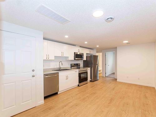 9618 Colak Link Link, Edmonton, AB - Indoor Photo Showing Kitchen