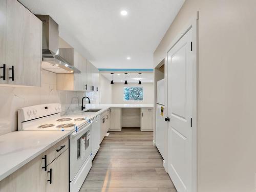 2118 38 Street, Edmonton, AB - Indoor Photo Showing Kitchen