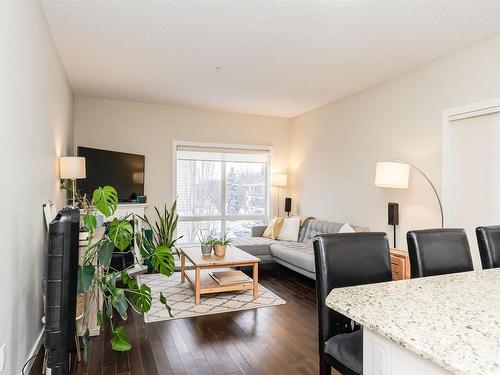 304 10524 77 Avenue, Edmonton, AB - Indoor Photo Showing Living Room