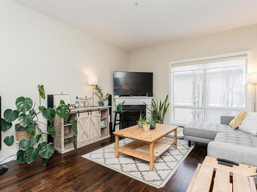 304 10524 77 Avenue, Edmonton, AB - Indoor Photo Showing Living Room