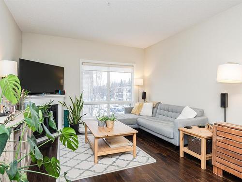 304 10524 77 Avenue, Edmonton, AB - Indoor Photo Showing Living Room