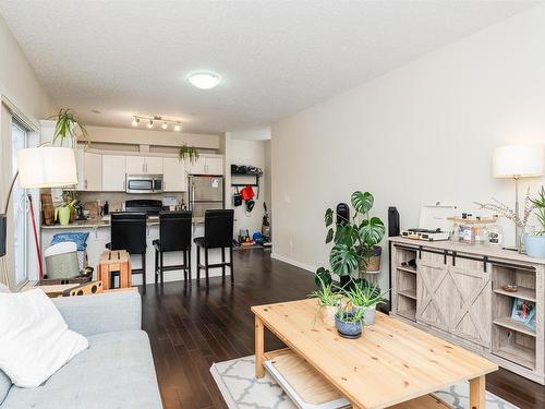 304 10524 77 Avenue, Edmonton, AB - Indoor Photo Showing Living Room