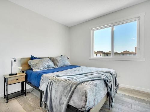 164 Secord Drive, Edmonton, AB - Indoor Photo Showing Bedroom