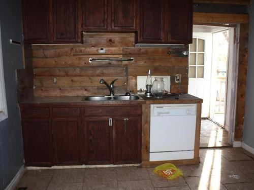 5203 49 Street, Waskatenau, AB - Indoor Photo Showing Kitchen With Double Sink