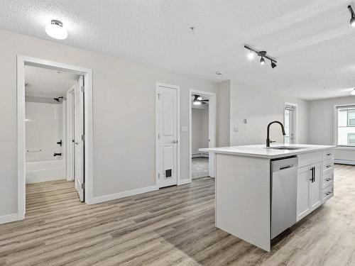 315 105 Ambleside Drive, Edmonton, AB - Indoor Photo Showing Kitchen