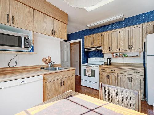 10635 59 Street, Edmonton, AB - Indoor Photo Showing Kitchen