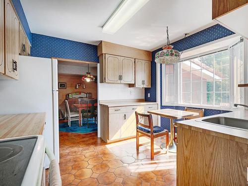 10635 59 Street, Edmonton, AB - Indoor Photo Showing Kitchen