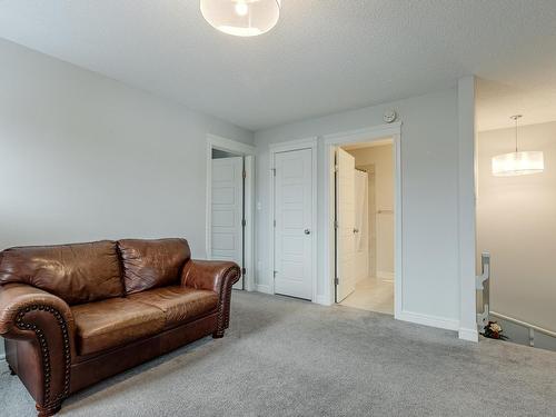 1038 Daniels Loop, Edmonton, AB - Indoor Photo Showing Living Room