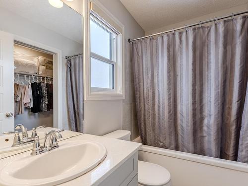 1038 Daniels Loop, Edmonton, AB - Indoor Photo Showing Bathroom