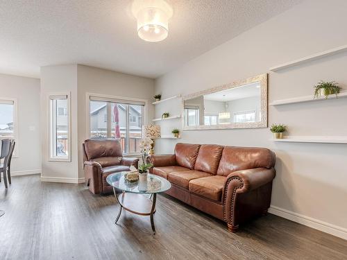 1038 Daniels Loop, Edmonton, AB - Indoor Photo Showing Living Room