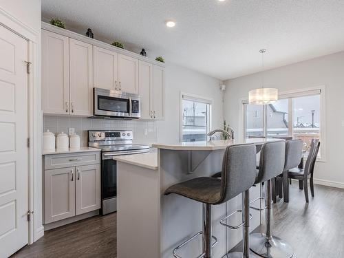 1038 Daniels Loop, Edmonton, AB - Indoor Photo Showing Kitchen With Upgraded Kitchen