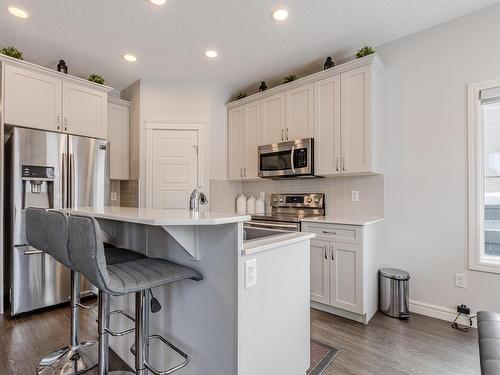 1038 Daniels Loop, Edmonton, AB - Indoor Photo Showing Kitchen With Upgraded Kitchen