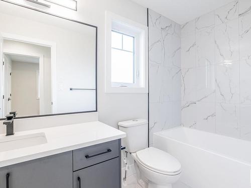 8616 181 Avenue, Edmonton, AB - Indoor Photo Showing Bathroom