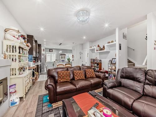 24 2803 14 Avenue, Edmonton, AB - Indoor Photo Showing Living Room