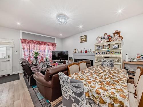 24 2803 14 Avenue, Edmonton, AB - Indoor Photo Showing Dining Room