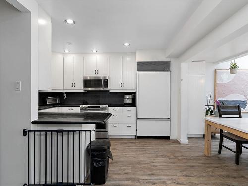 3016 108 Street, Edmonton, AB - Indoor Photo Showing Kitchen