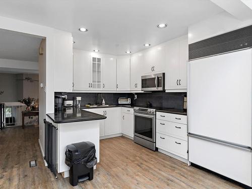 3016 108 Street, Edmonton, AB - Indoor Photo Showing Kitchen