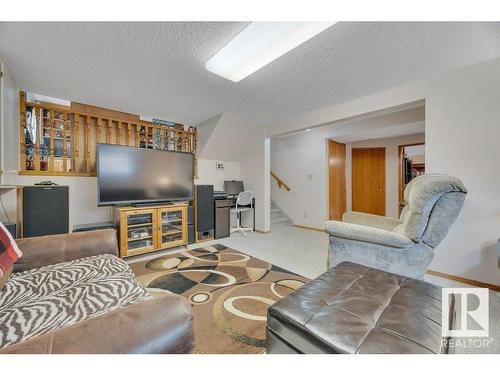 229 Northmount Drive, Wetaskiwin, AB - Indoor Photo Showing Living Room