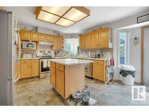 229 Northmount Drive, Wetaskiwin, AB - Indoor Photo Showing Kitchen