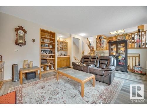 229 Northmount Drive, Wetaskiwin, AB - Indoor Photo Showing Living Room