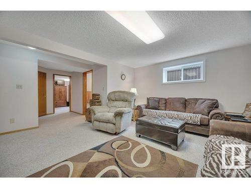 229 Northmount Drive, Wetaskiwin, AB - Indoor Photo Showing Living Room