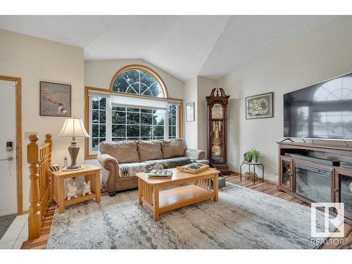 229 Northmount Drive, Wetaskiwin, AB - Indoor Photo Showing Living Room