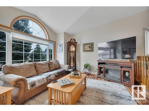 229 Northmount Drive, Wetaskiwin, AB - Indoor Photo Showing Living Room