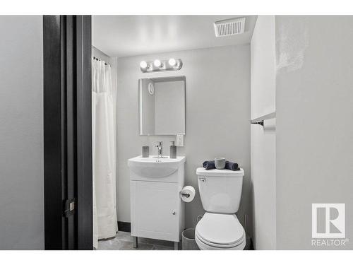 11310 105 Street, Edmonton, AB - Indoor Photo Showing Bathroom