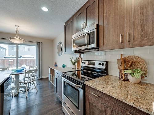 56 Redding Way, Fort Saskatchewan, AB - Indoor Photo Showing Kitchen