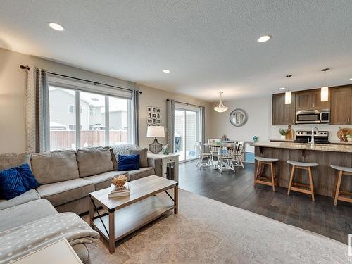 56 Redding Way, Fort Saskatchewan, AB - Indoor Photo Showing Living Room