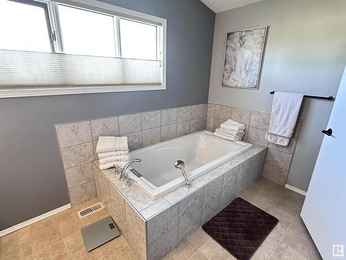 10824 106A, Westlock, AB - Indoor Photo Showing Bathroom