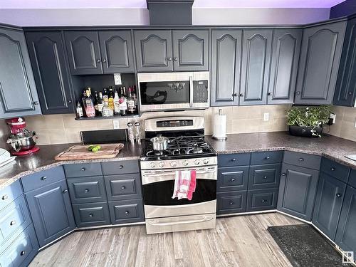 10824 106A, Westlock, AB - Indoor Photo Showing Kitchen