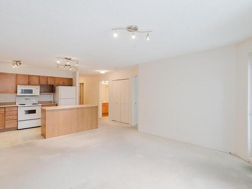 209 10311 111 Street, Edmonton, AB - Indoor Photo Showing Kitchen