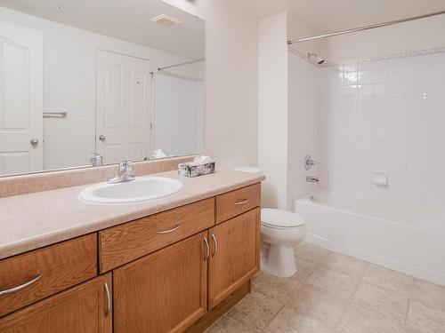 209 10311 111 Street, Edmonton, AB - Indoor Photo Showing Bathroom