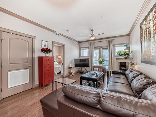 344 10121 80 Avenue, Edmonton, AB - Indoor Photo Showing Living Room