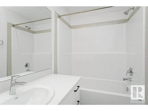 41 1530 Tamarack Boulevard Nw, Edmonton, AB - Indoor Photo Showing Bathroom