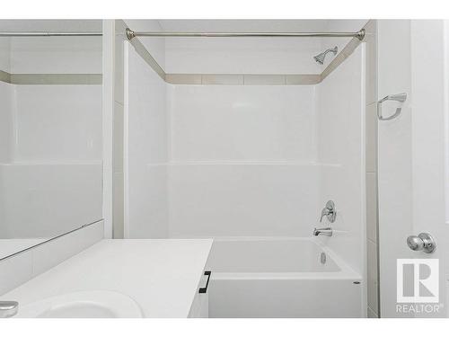 41 1530 Tamarack Boulevard Nw, Edmonton, AB - Indoor Photo Showing Bathroom